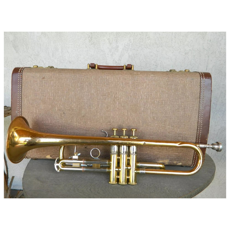 Olds 1961 Recording Trumpet with Case Serial 385454 (1)