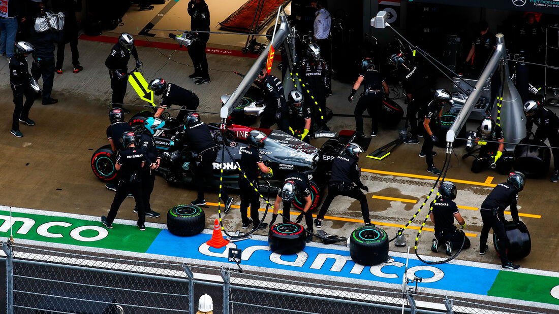 Lewis-Hamilton-Mercedes-GP-Russland-2021-Sotschi-Samstag--169Gallery-8d217059-1835554