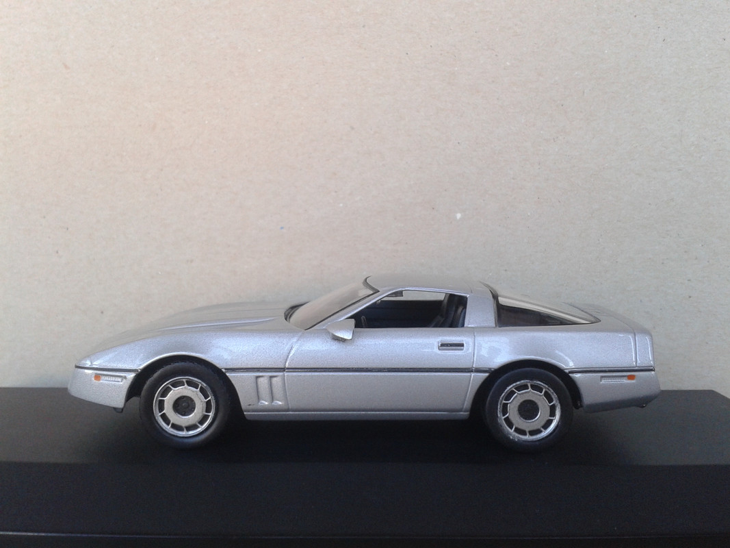 1984 Chevrolet Corvette C4 (Universal Hobbies – nº37 James Bond Car Collection) (11)