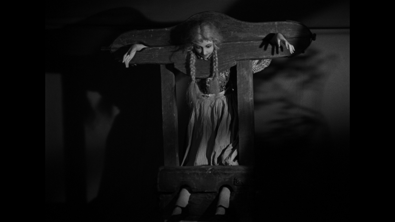 mpv-shot_House.of.Frankenstein.1944.2160p.UHD.BDRemux.HDR.HEVC-Нечипорук_00_11_24_0005