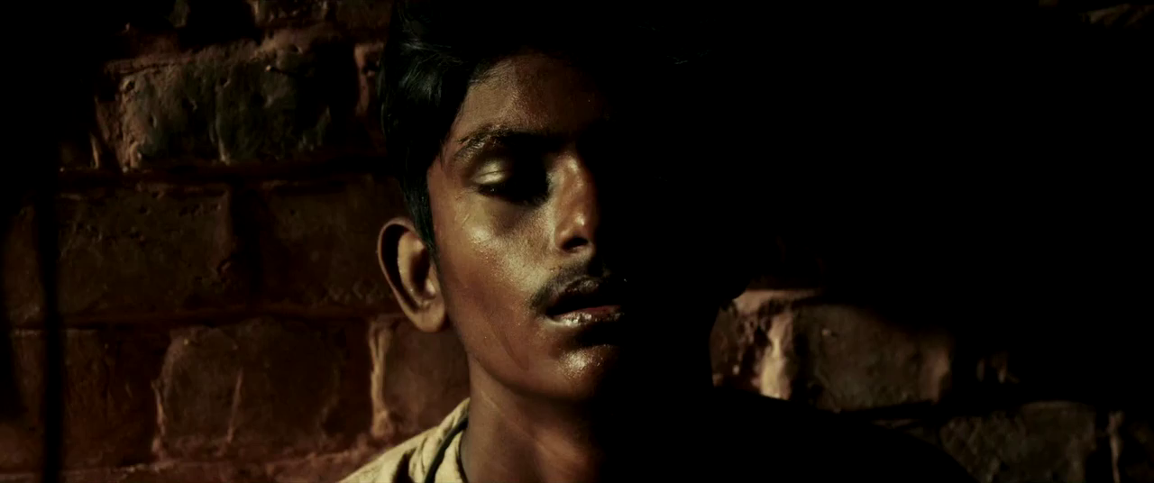 Swatantra-Veer-Savarkar-2024-WEBRip-720p-x264-AVC-AC3-6ch-ESub-mkv-0003
