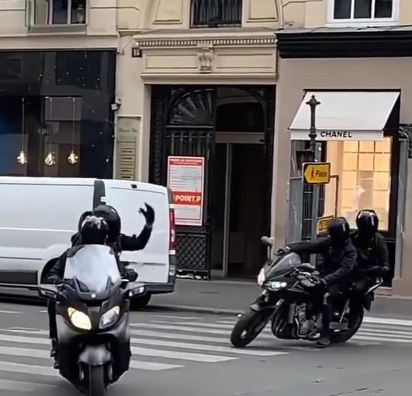 En París asaltan una boutique de Chanel, graban la huida de los ladrones