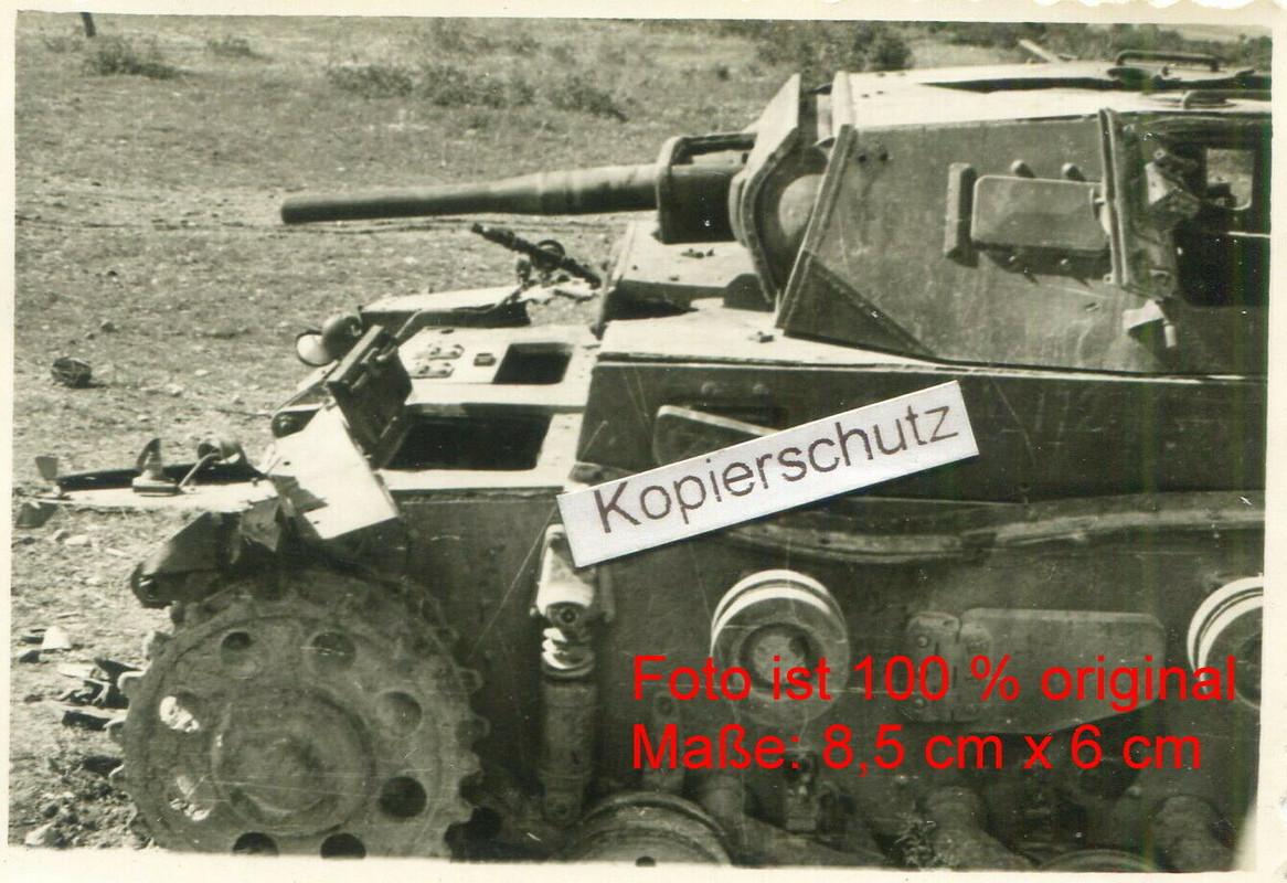 Griechenland , zerstörter dt. Panzer an den Thermopylen (2)