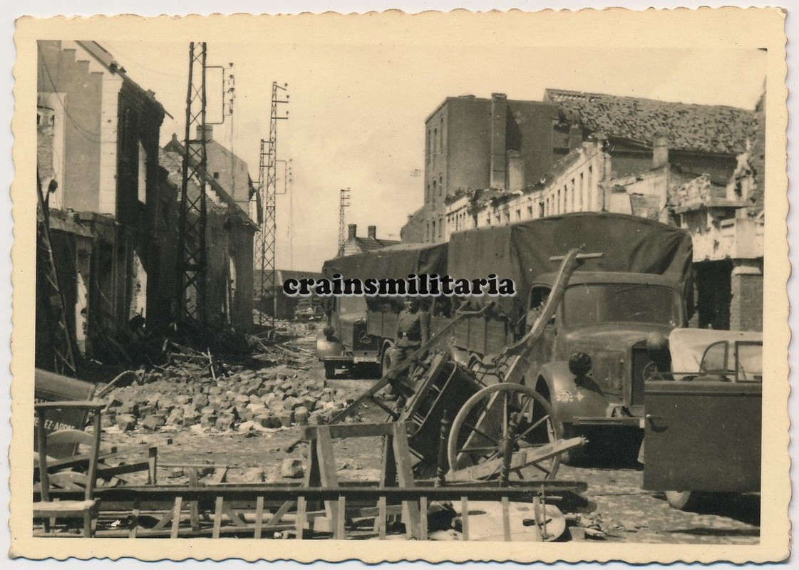 Orig. Foto Vormarsch Lkw in zerstörtes Sainte-Catherine b. ARRAS