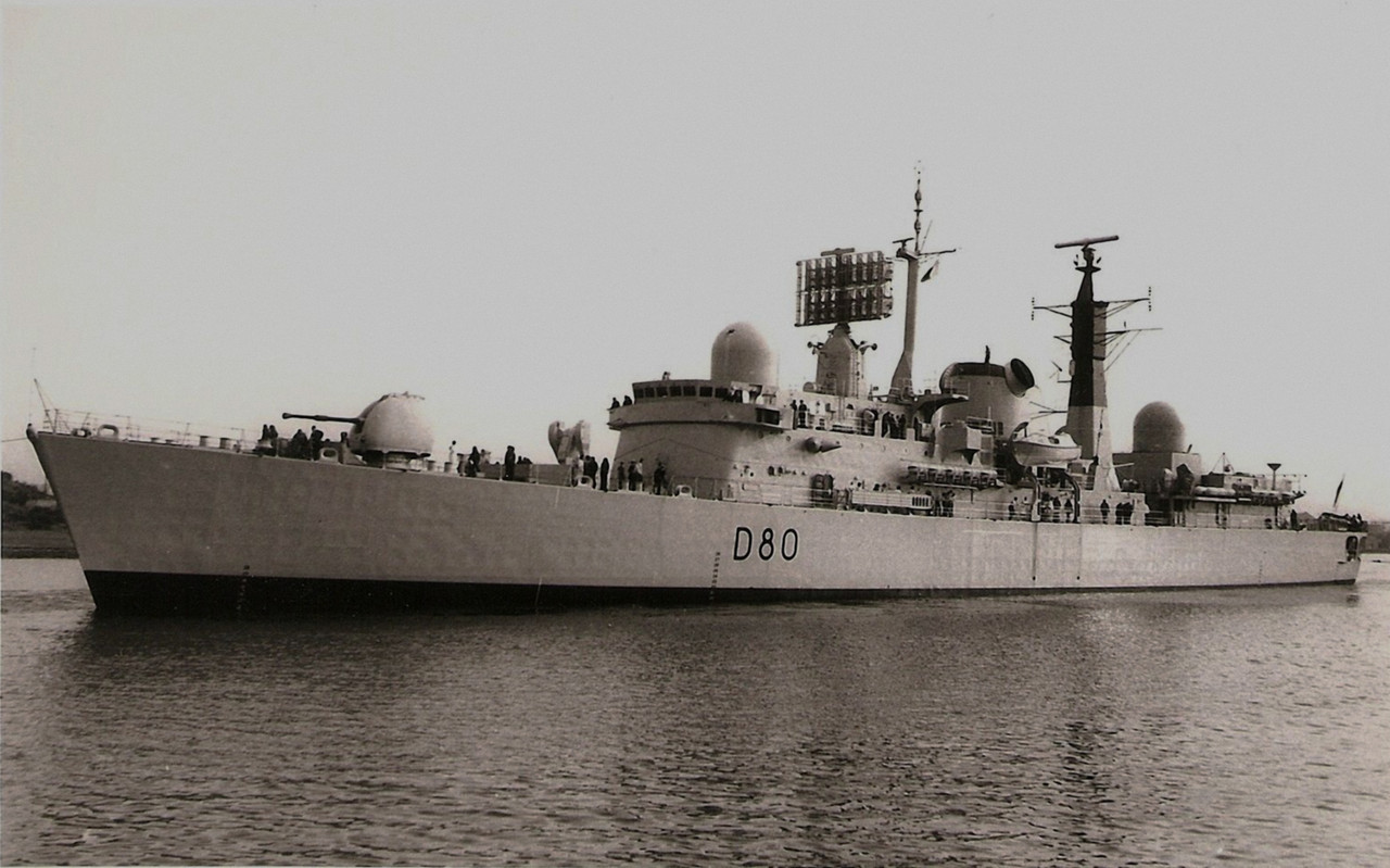HMS Sheffield (D80)-10