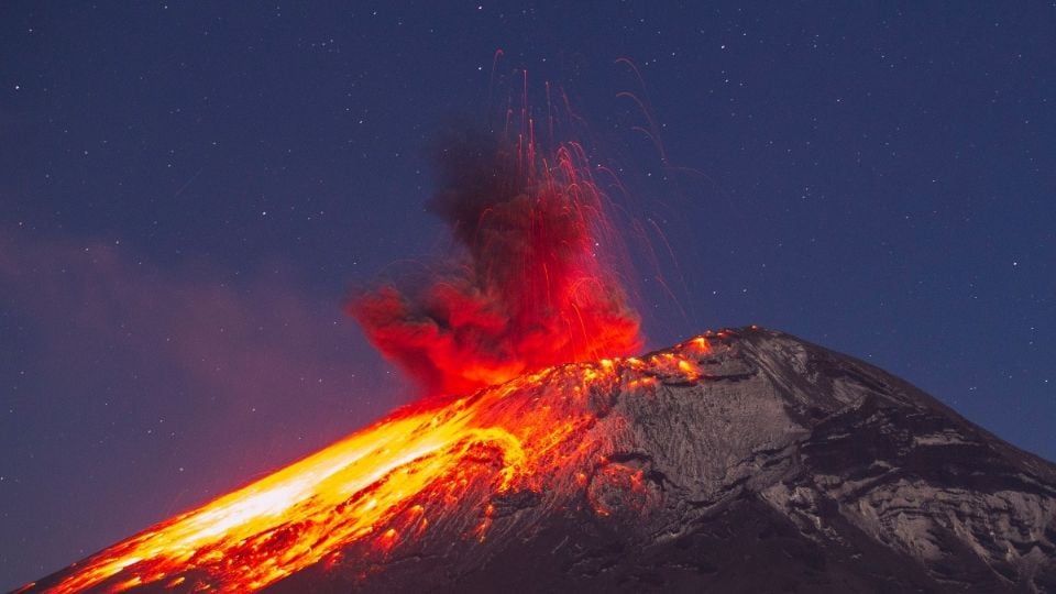 AMLO, tranquilo ante explosiones del Popocatépetl: Actividad del volcán se vigila las 24 horas