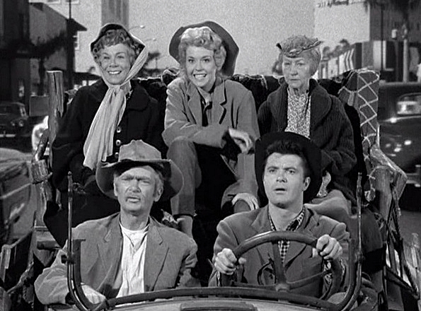 TWILIGHT-ZONE-CHRISTINE-WHITE-BEVERLY-HILLBILLIES-2-FOTOR.jpg