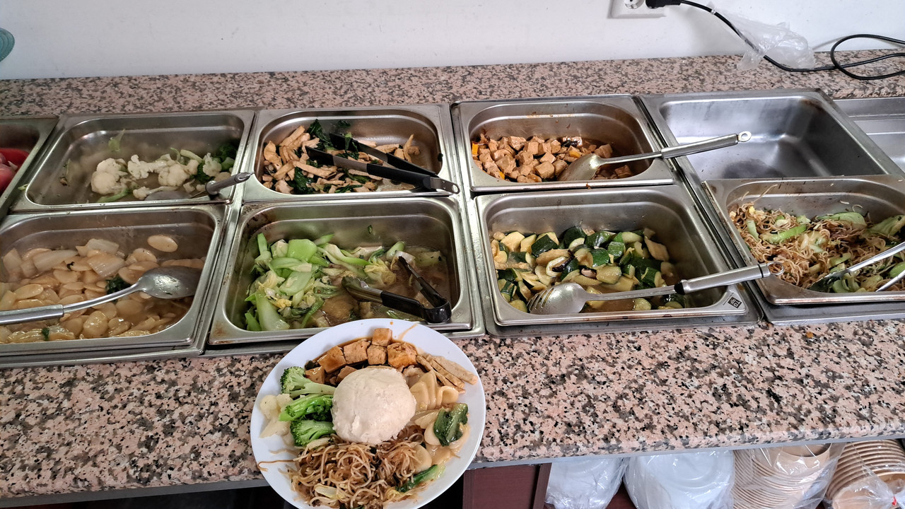 [Image: VEGAN-BUFFET-250712.jpg]