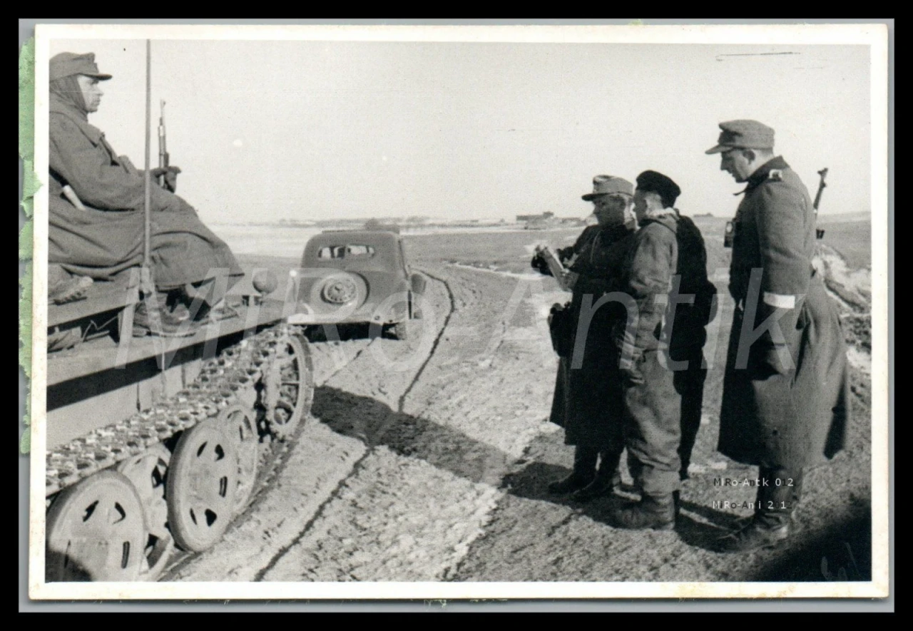 Foto WK2 Polizei Sd Kdo in Nowosiolki Propagandaeins im Parti 1944 L335L