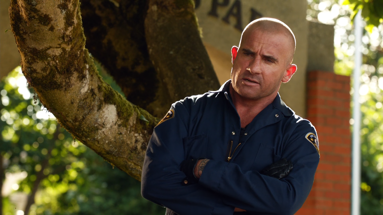 DC's.Legends.of.Tomorrow.S03E04.Phone.Home.1080p.10bit.AMZN.WEB-