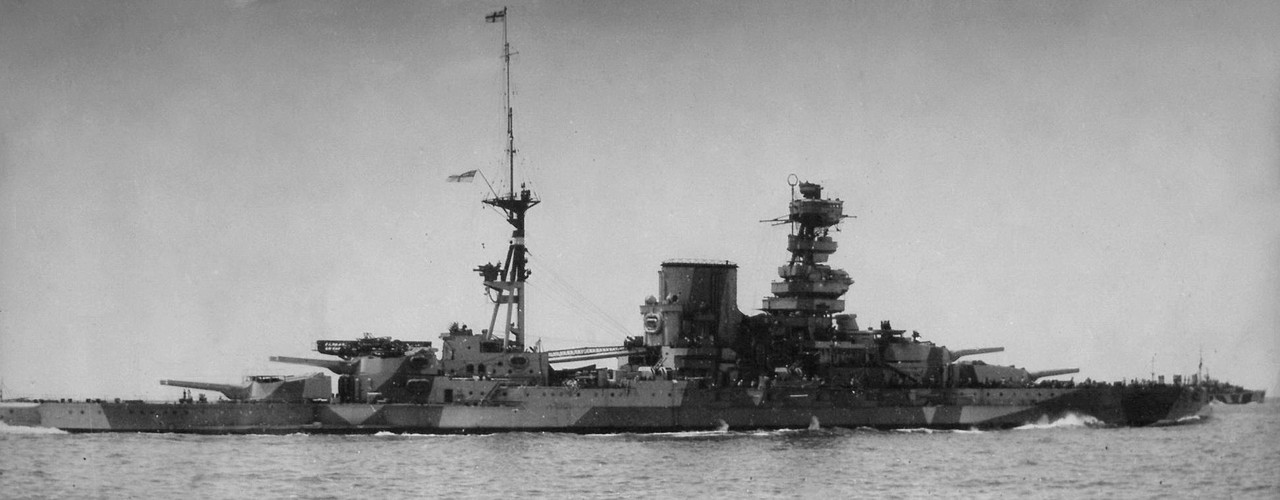 HMS-Barham-en-el-Mediterr-neo-circa-1940.jpg