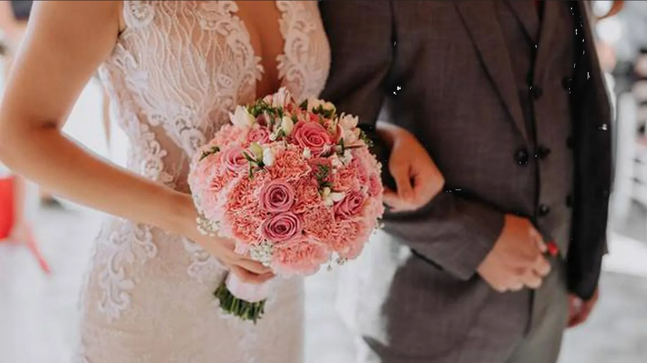 ¡Escándalo! Novia es sorprendida en “rápidito” con tío del novio justo antes de la boda