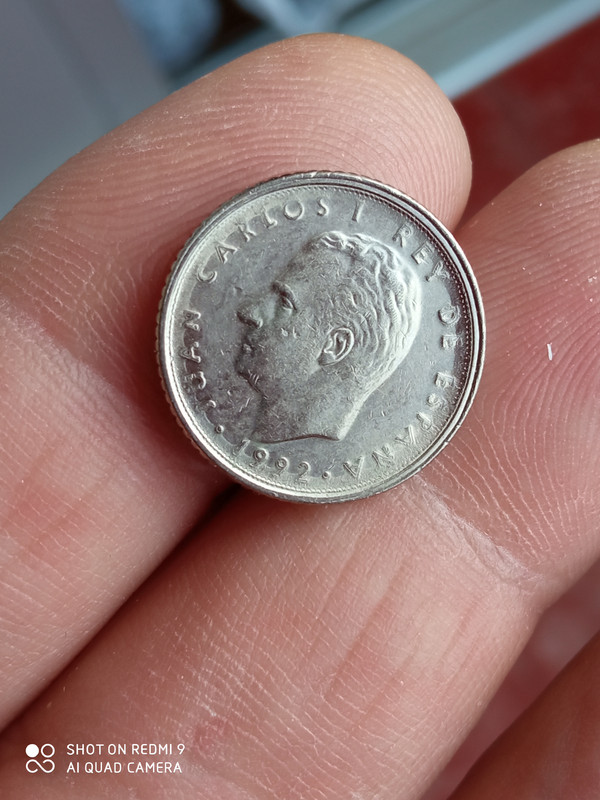 10 pesetas del Rey de 1992 con la leyenda pegada al borde. IMG-20201114-104757