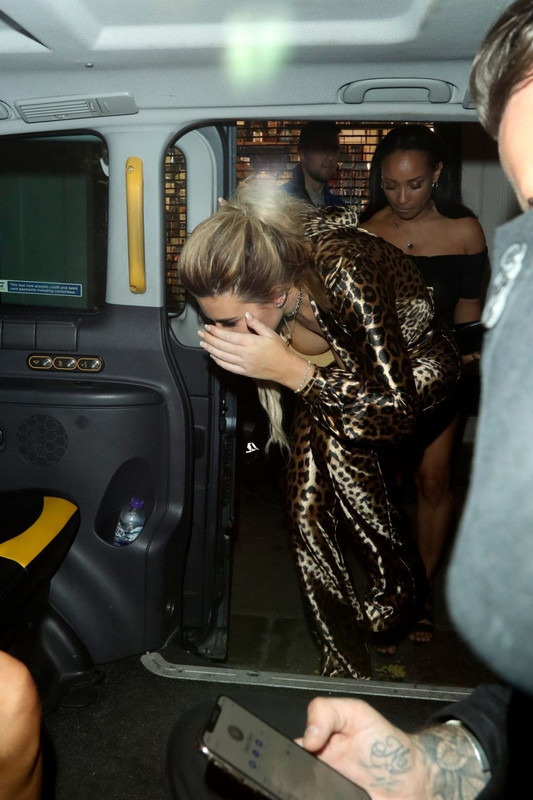 Megan-Barton-Hanson-Nip-Slip-Lisa-Maffia-UpskirtSTARS.com (41)