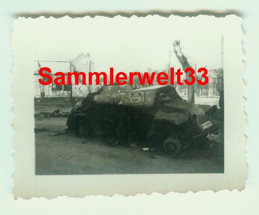 Foto zerstörter deutscher PANZER in AMIENS