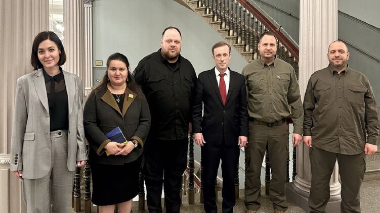 https://i.postimg.cc/wMwFjFmC/andrej-ermak-na-80-main.jpg