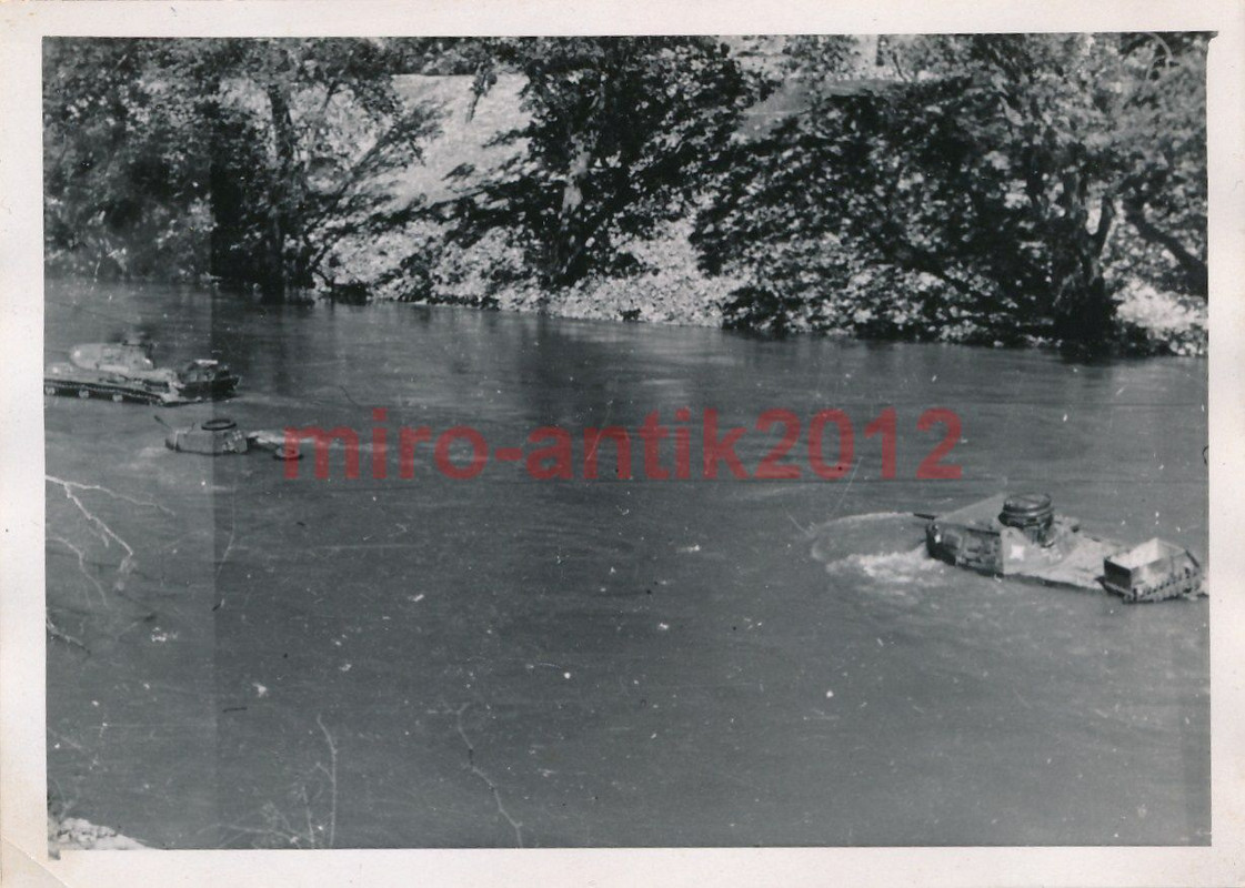 Foto, Wehrmacht, Blick auf Panzer während einer 