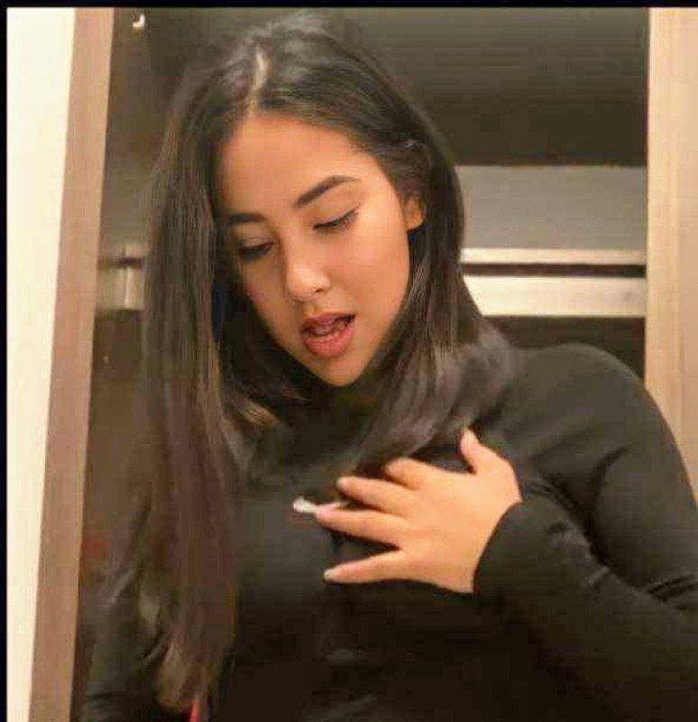 girl showing her ass exclusive viral