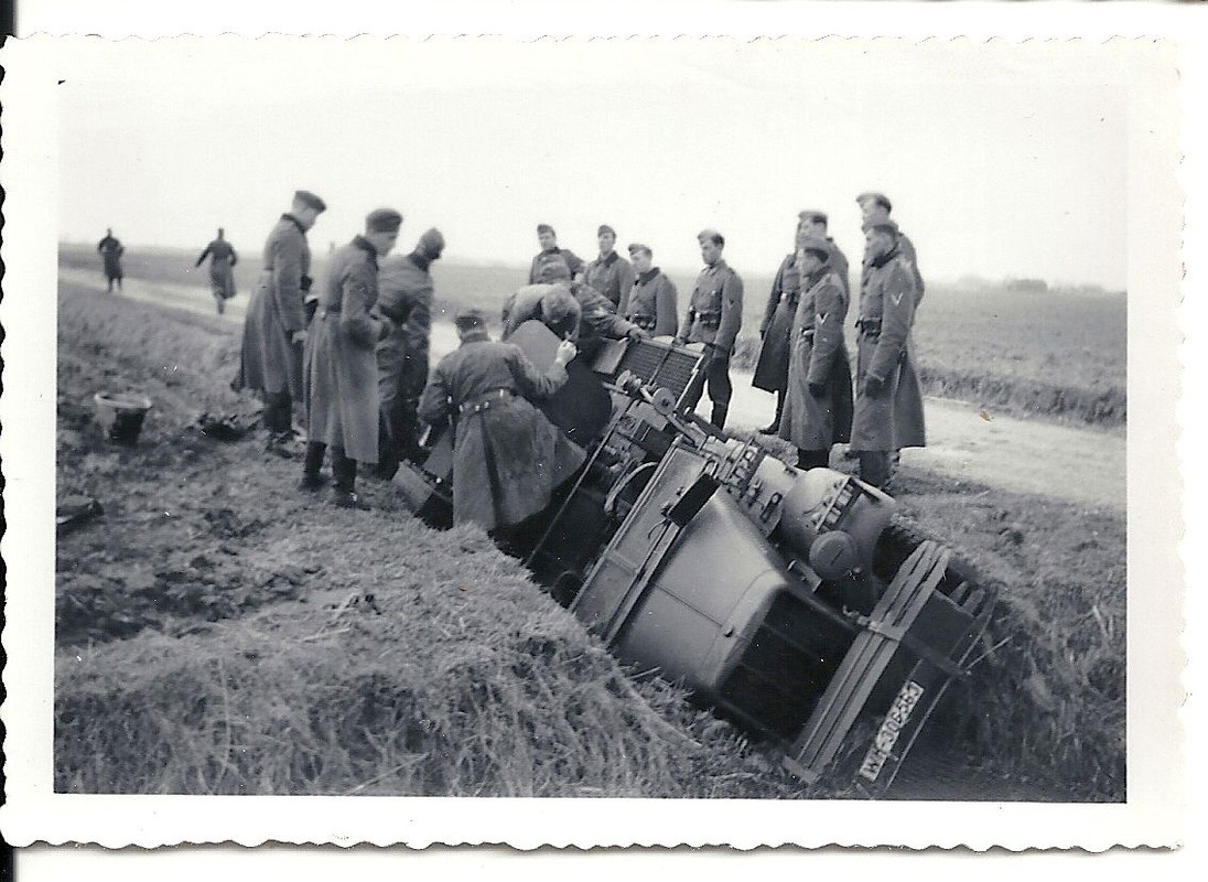 Orig.Foto Soldaten Wehrmacht Auto PKW Kübelwagen