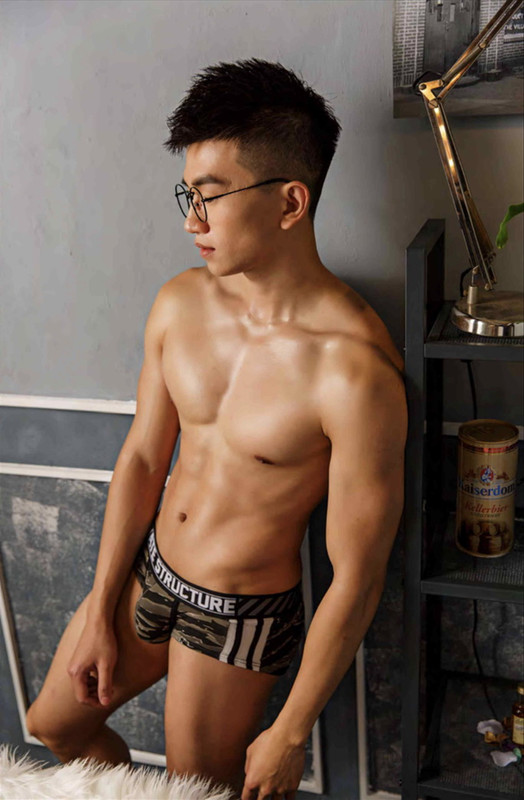 OGC Photography 12 - Chàng kính cận đẹp trai