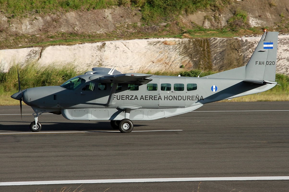 fah-020-fuerza-area-hondurea-cessna-208b-grand-caravan-Planespotters-Net-1146367-308d90af60-o.jpg