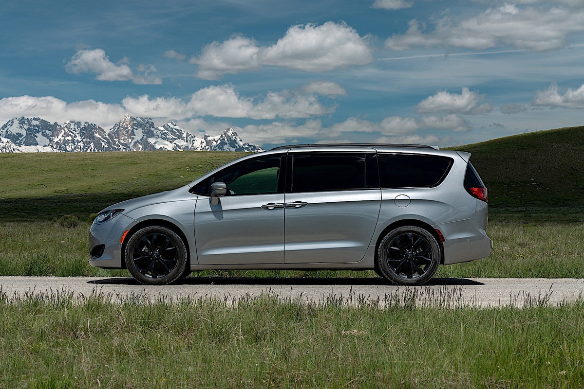 2020 Chrysler Pacifica Red S Edition (3)