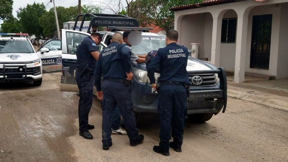 Detienen a dos violentos hombres en Hermosillo; uno amenazó a su madre y hermanas