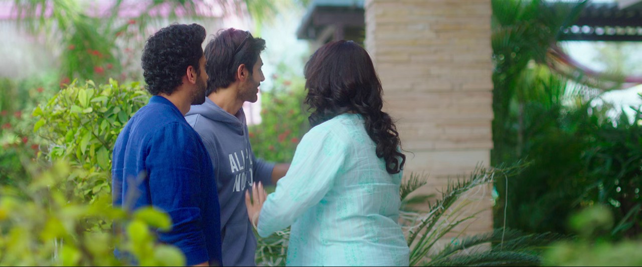 Sonu-Ke-Titu-Ki-Sweety-2018-AMZN-WEB-DL-Hindi-1080p-HEVC-DDP-5-1-ESub-mkv-0005