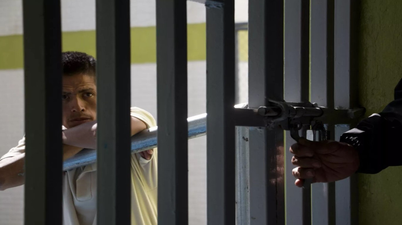 ¿Qué se discute en la Corte sobre la prisión preventiva oficiosa?