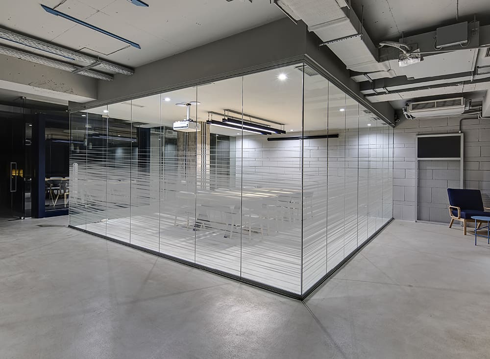 SXJ-0595 TruEtch Dual Strata Gradient – Gradient Window Film. SXJ-0595 TruEtch Dual Strata Gradient is a simple frosted, dual fading gradient of blurred…