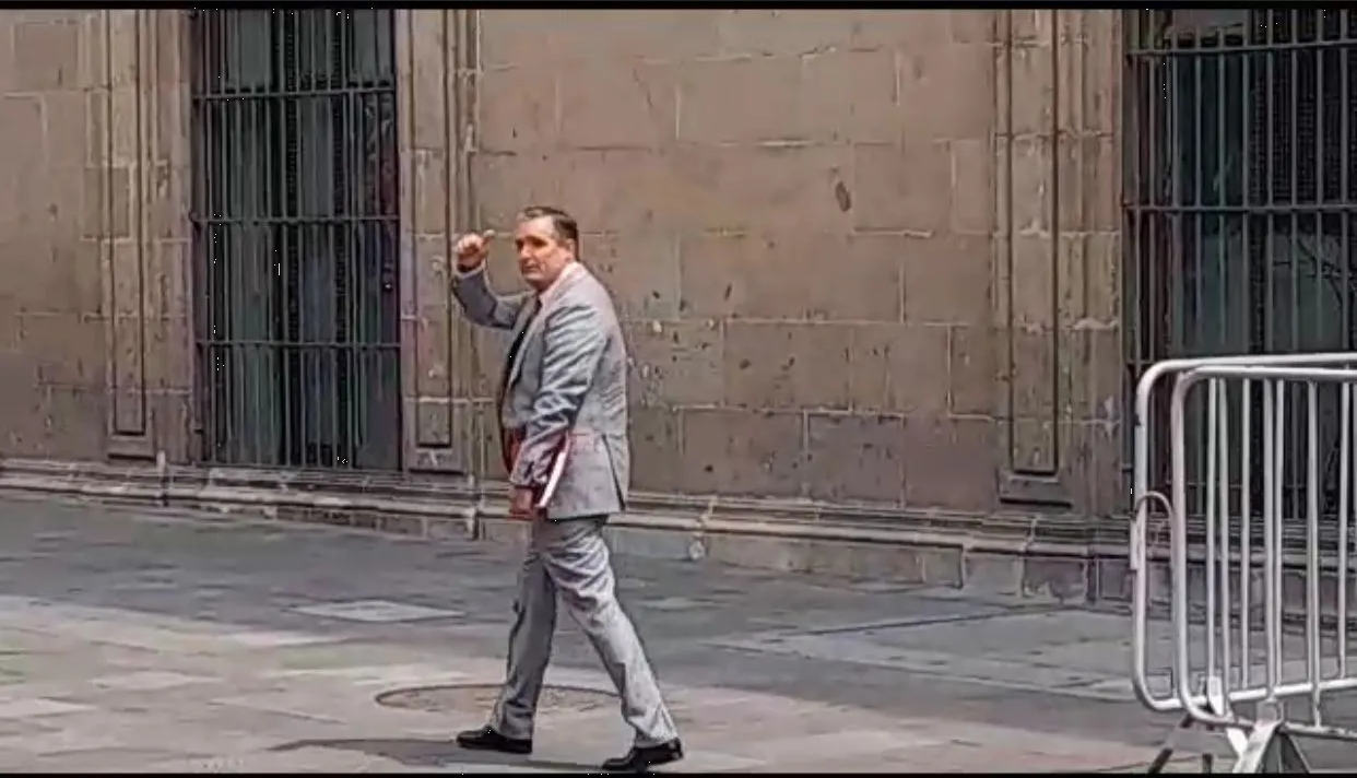 AMLO y Bernardo Gómez, CEO de Televisa se reúnen en Palacio Nacional