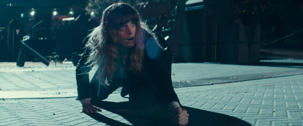 Colossal 2016 (1080p x265 10bit Tigole).mkv_snap