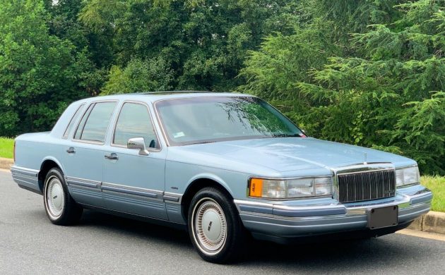 town-car-front-e1599371457878-630x390.jp