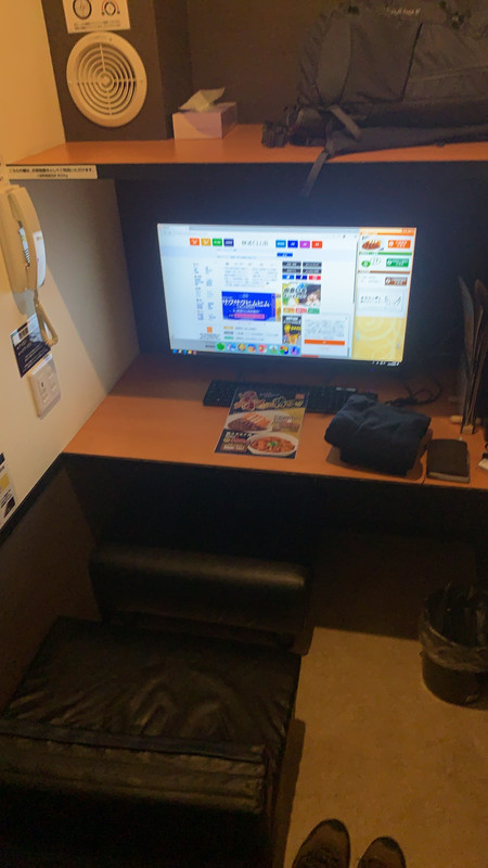 Manga cafe room