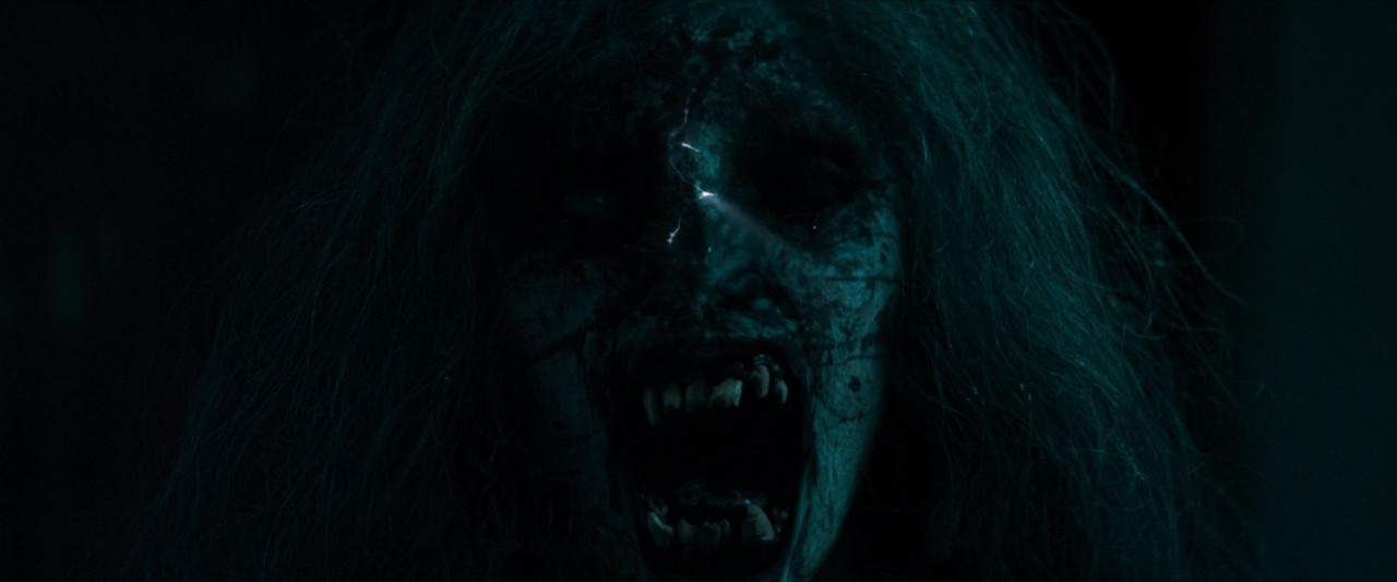 Fotos 05984 The.Other.Side.Of.The.Door.2016.1080