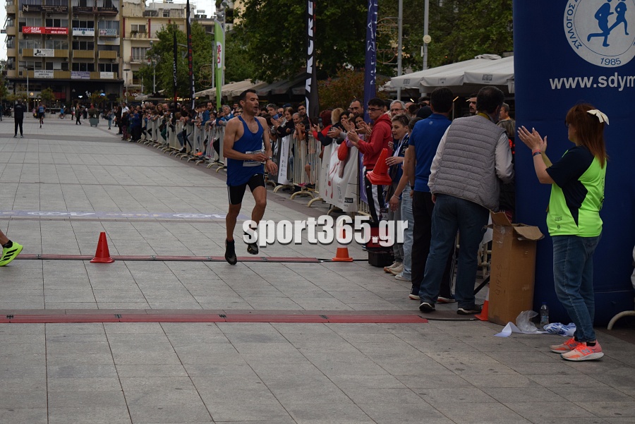, 23&omicron;&sigmaf; &Alpha;&gamma;ώ&nu;&alpha;&sigmaf; &Delta;&rho;ό&mu;&omicron;&upsilon; &Kappa;&alpha;&lambda;&alpha;&mu;ά&tau;&alpha;&sigmaf;: &Mu;&iota;&alpha; &pi;&omicron;&lambda;ύ&chi;&rho;&omega;&mu;&eta; &gamma;&iota;&omicron;&rho;&tau;ή &alpha;&theta;&lambda;&eta;&tau;&iota;&sigma;&mu;&omicron;ύ &mu;&epsilon; &pi;&rho;&omega;&tau;&iota;έ&sigmaf; &Mu;&pi;&omicron;&upsilon;&rho;ί&kappa;&alpha; &kappa;&alpha;&iota; &Zeta;&omicron;&sigma;&kappa;ί&nu; (&phi;&omega;&tau;&omicron;&gamma;&rho;&alpha;&phi;ί&epsilon;&sigmaf; &kappa;&alpha;&iota; &beta;ί&nu;&tau;&epsilon;&omicron;)