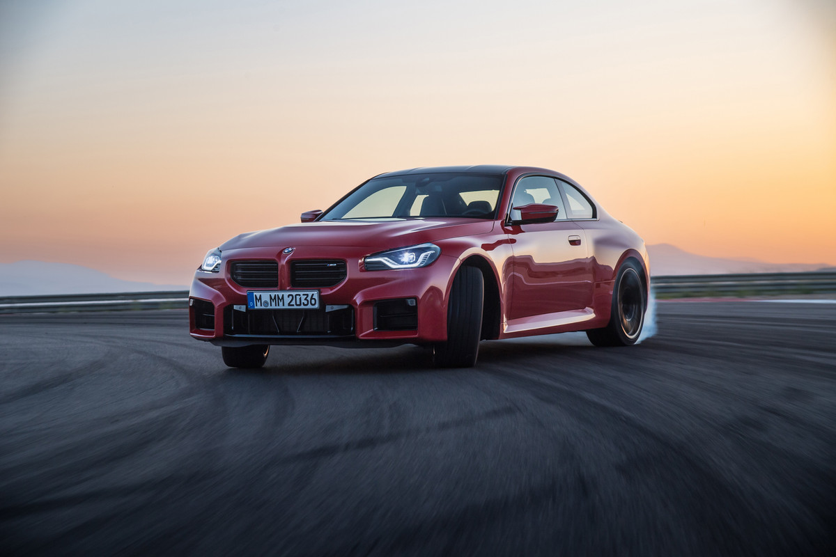 P90482709_highRes_the-all-new-bmw-m2-r