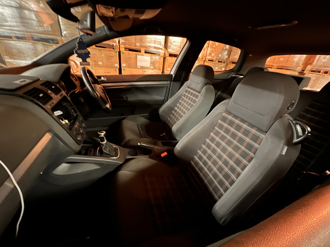 2D842749-64DE-4B12-B1F7-9FA96AA7FF14