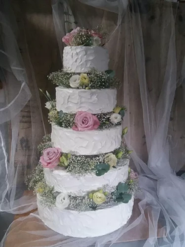 Tort w kremie z Kwiatami
