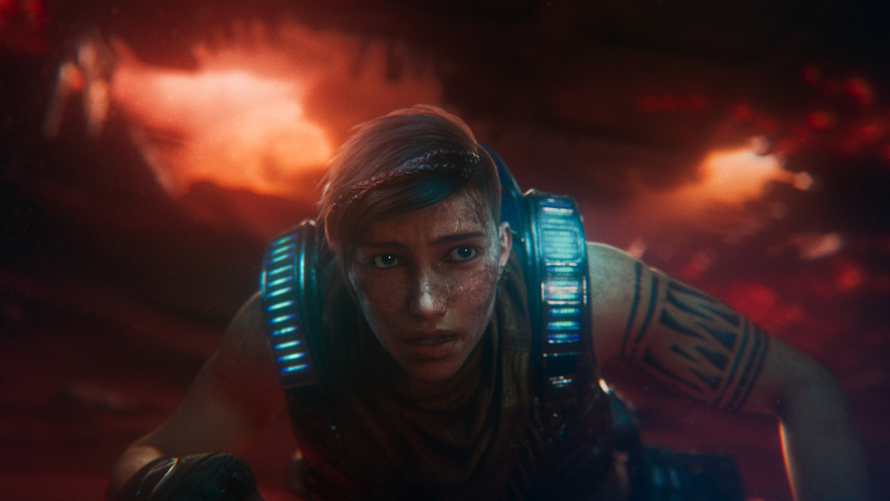Kait from Gears 5 crawling up towards the camera.
