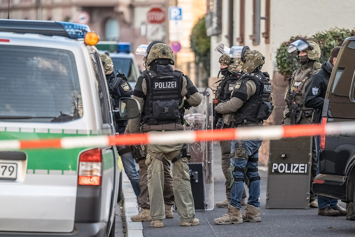 E382DFED-19FB-4945-ABD0-35477D000BFB