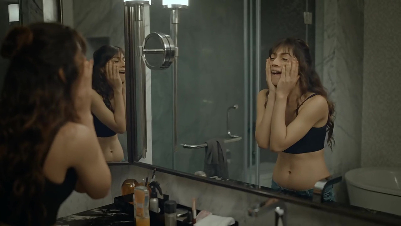 vlcsnap 2025 11 03 23h27m54s254