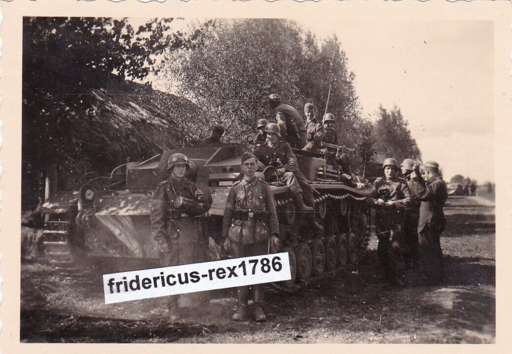 Foto WH Panzer Tank Sturmgeschütz StuG Panzerjäger an der Front 