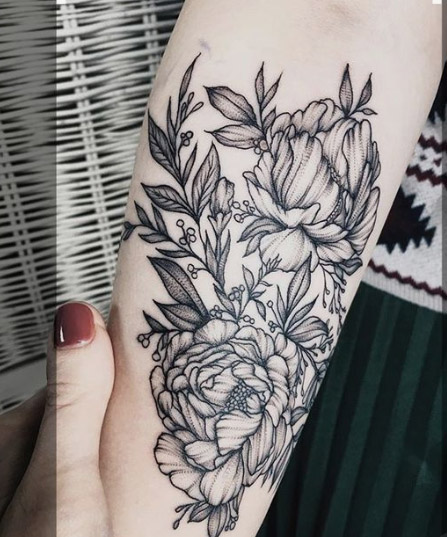 Black-and-white-flower-tattoo 512235 (3)