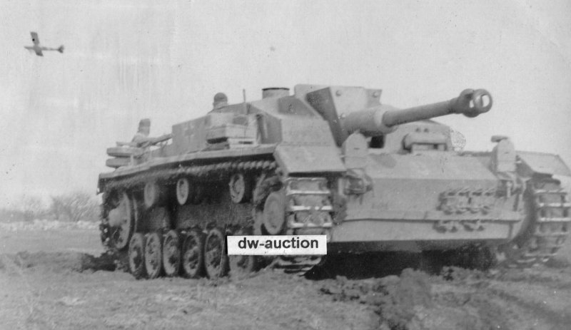 Sturmgeschütz Langrohr und Fieseler Storch vor A