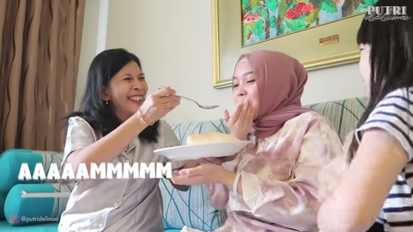 Putri Delina disuapi ibunda Jeffry Reksa