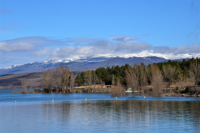 EMBALSE Y CASTILLO DE AGUILAR DE CAMPOO-4-4-2014-PALENCIA - Paseando por España-1991/2016 (14)