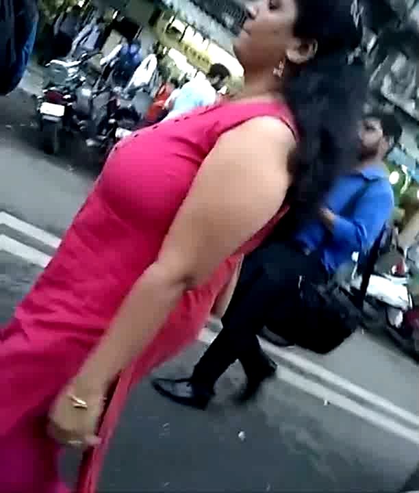 [Image: Desi-Aunty-Huge-Boobs-on-Street-divx-sna...24-880.jpg]