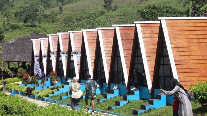 Harga tiket masuk Smart Hill Camp, pilihan tempat wisata baru di Subang yang lagi hits. 
