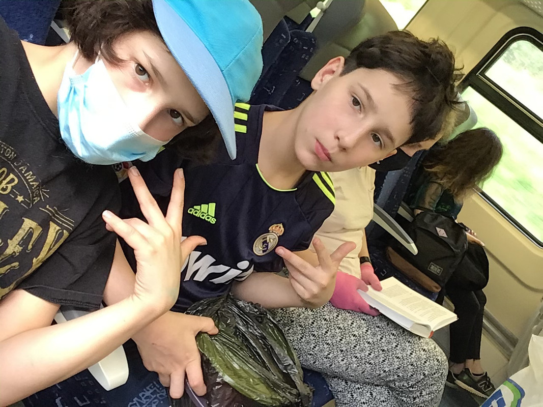 E05FE908-8742-4FBC-B24D-068225401A97